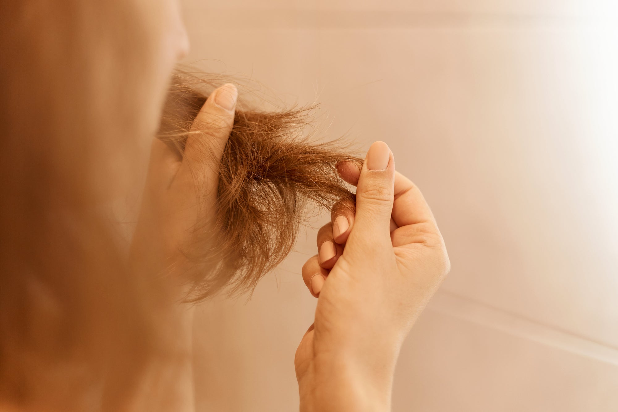 How to Combat Postpartum Hair Loss with Castor and Rosemary Oils
